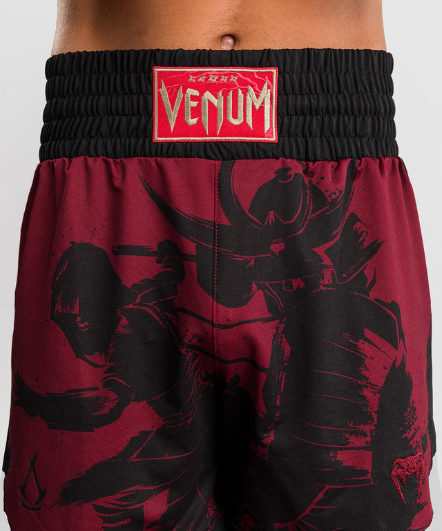 Boxerské trenky Venum x Assassin's Creed Shadows – Burgundy/Černé