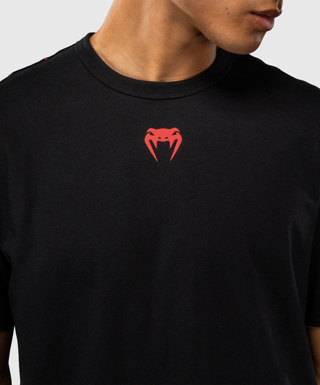Camiseta Venum Amazonia Reborn – Negro/Rojo