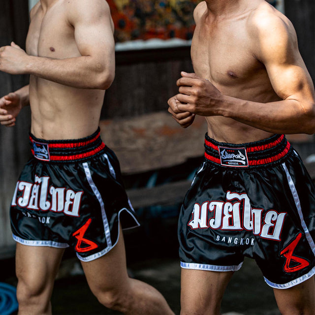 Shorts de Muay Thai 8 WEAPONS Bangkok – Noir/Blanc