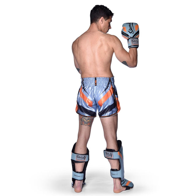 8 WEAPONS Muay-Thai-Shorts Shift – Eisgrau/Orange