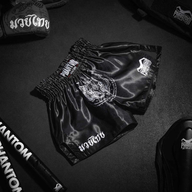 Calções de Muay Thai Phantom Athletics Sak Yant – Preto