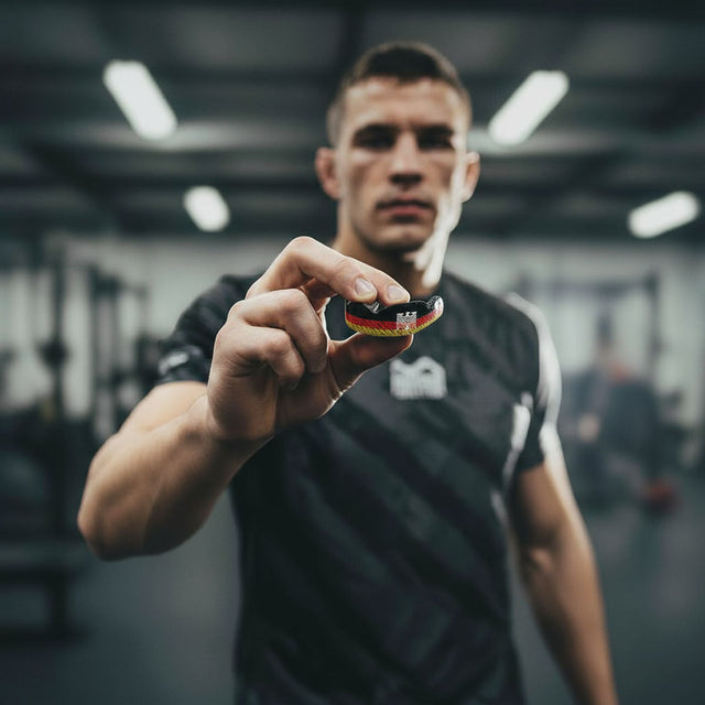 Ochraniacze na zęby Phantom Athletics Bitje Elite German Flag – Czarne/Czerwone/Złote