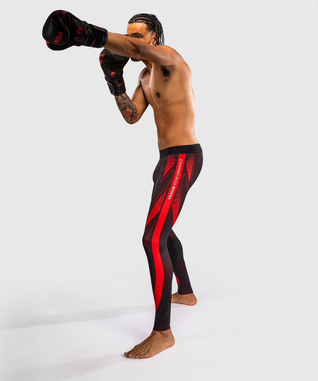 Pantaloncini a compressione Venum Amazonia Reborn – Nero/Rosso (VENUM-06451-100)