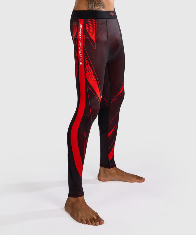 Pantaloncini a compressione Venum Amazonia Reborn – Nero/Rosso (VENUM-06451-100)