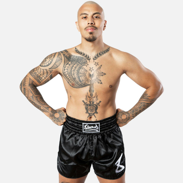 8 WEAPONS Muay Thai Shorts Strike - Zwart/Wit