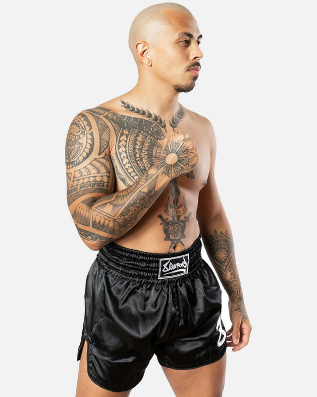 8 WEAPONS Muay Thai Shorts Strike - Zwart/Wit