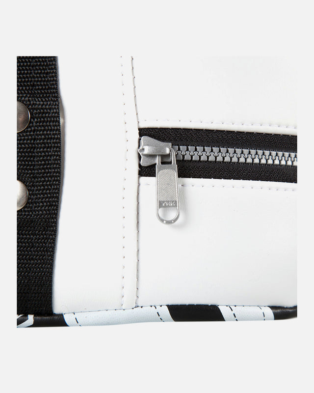 Thajské lapy Venum Absolute – Černé/Bílé