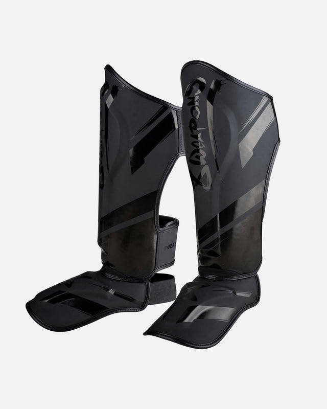8 WEAPONS Skinnebensbeskyttere Shift – Sort