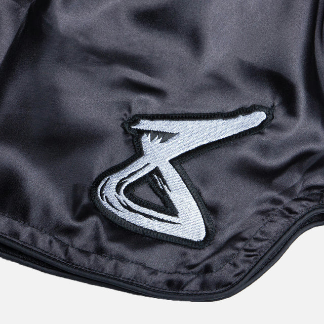 8 WEAPONS Muay Thai Shorts Strike - Zwart/Wit