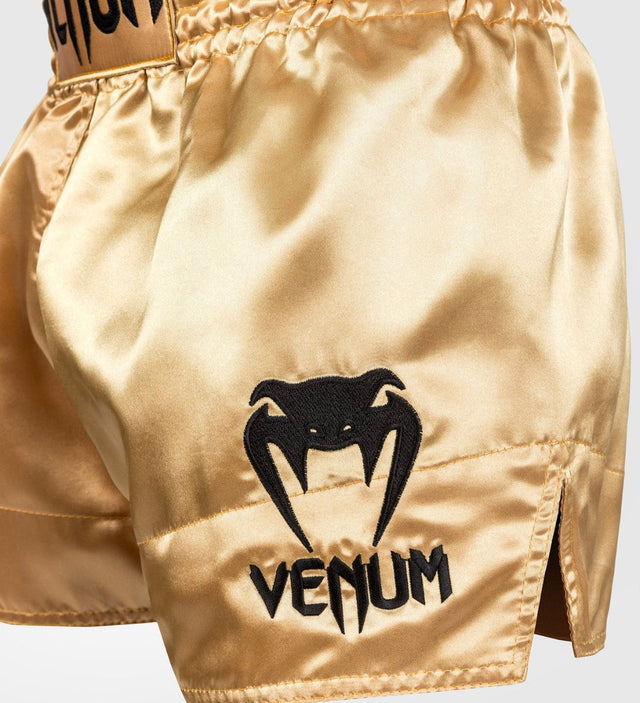 Pantaloni scurți de kickboxing Venum Classic – Auriu/Negru