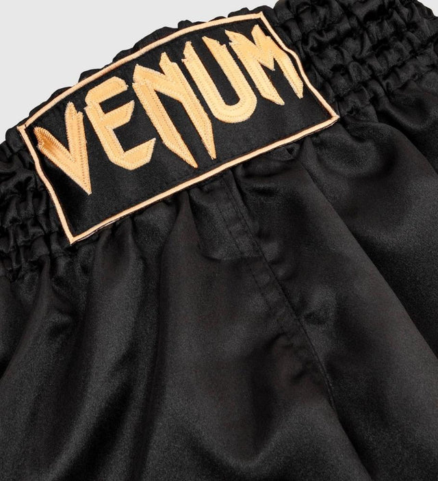 Pantaloni scurți de kickboxing Venum Classic – Negru/Auriu