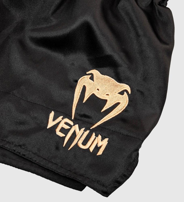 Pantaloni scurți de kickboxing Venum Classic – Negru/Auriu