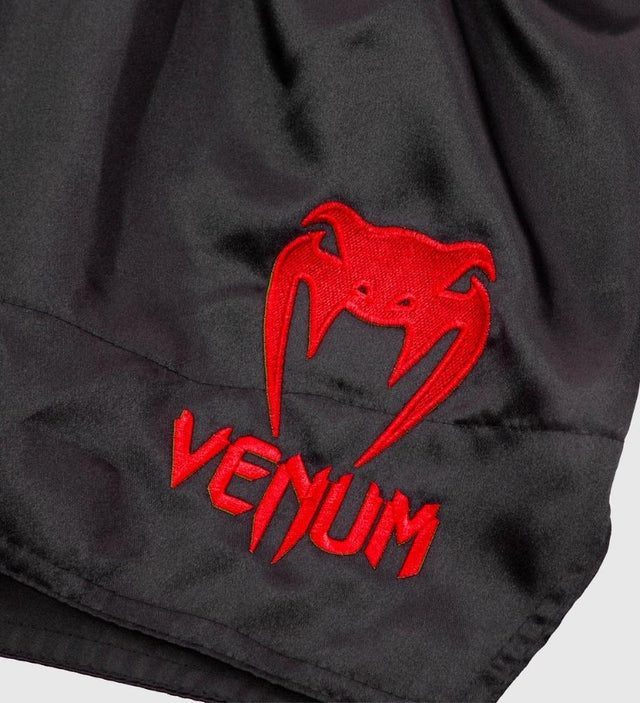 Pantaloni scurți de kickboxing Venum Classic – Negru/Roșu