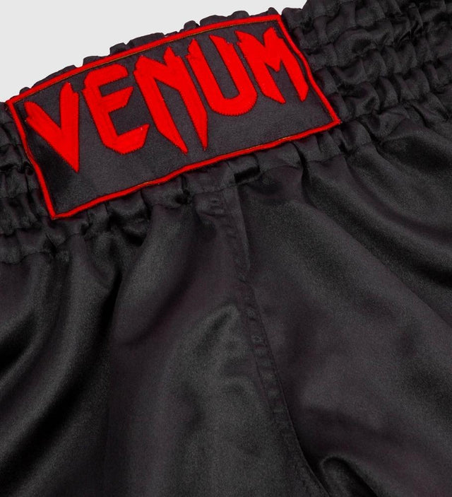 Pantaloni scurți de kickboxing Venum Classic – Negru/Roșu