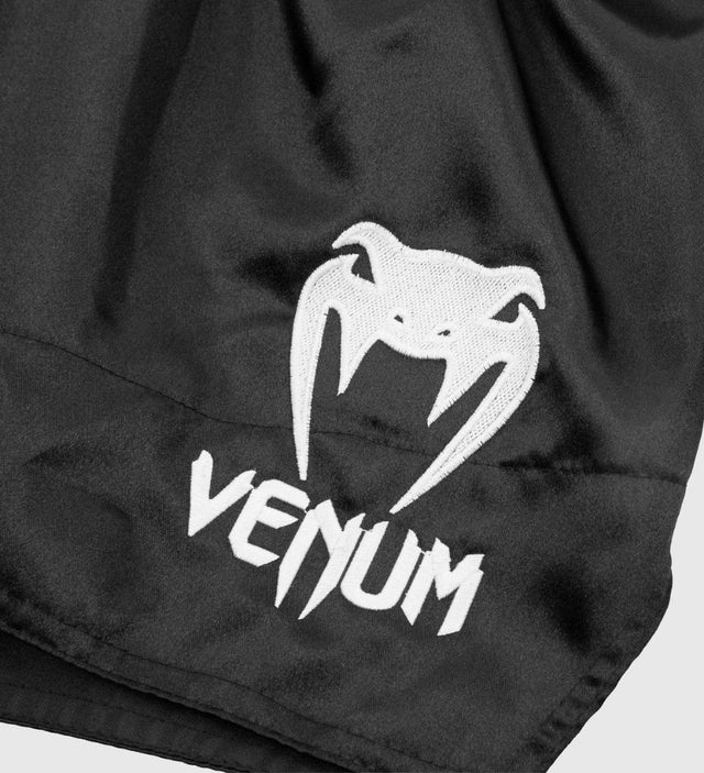 Pantaloni scurți de kickboxing Venum Classic – Negru/Alb