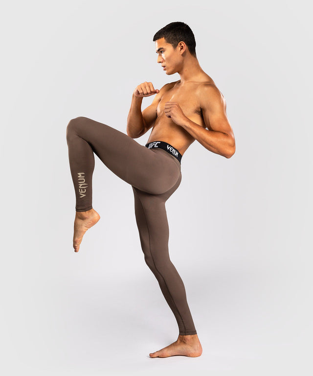 Pantaloncini a compressione Venum UFC Unity – Marrone