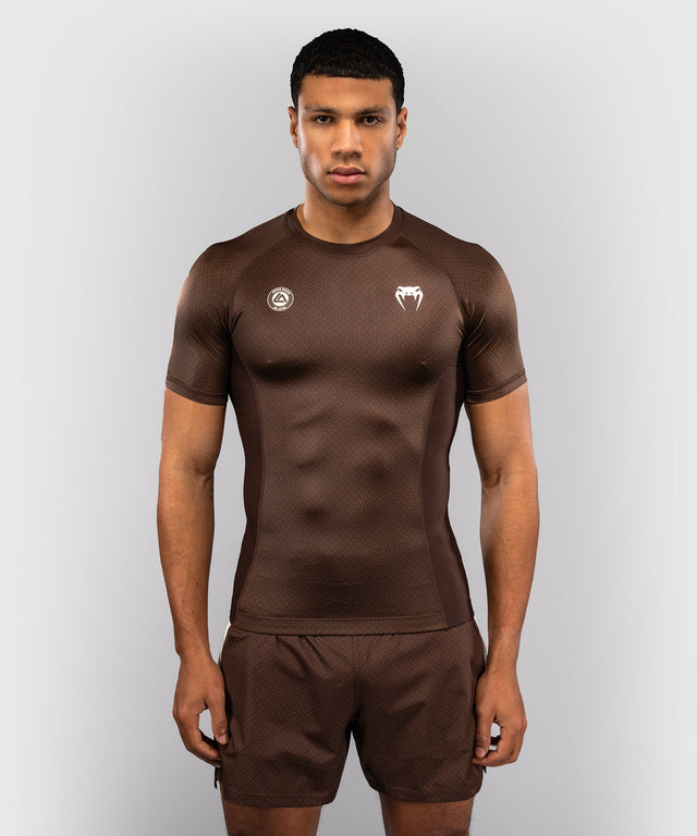 Rashguard Venum x Roger Gracie Academy Manga Corta – Marrón Oscuro