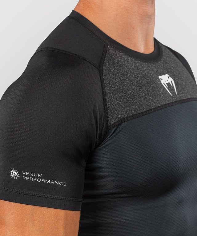 Rashguard Venum G-Fit Scale Mangas Curtas – Preto