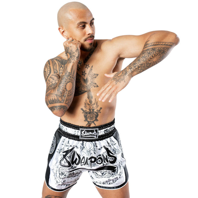 8 WEAPONS Muay Thai shorts Carbon Sak Yant Tigers – Hvid