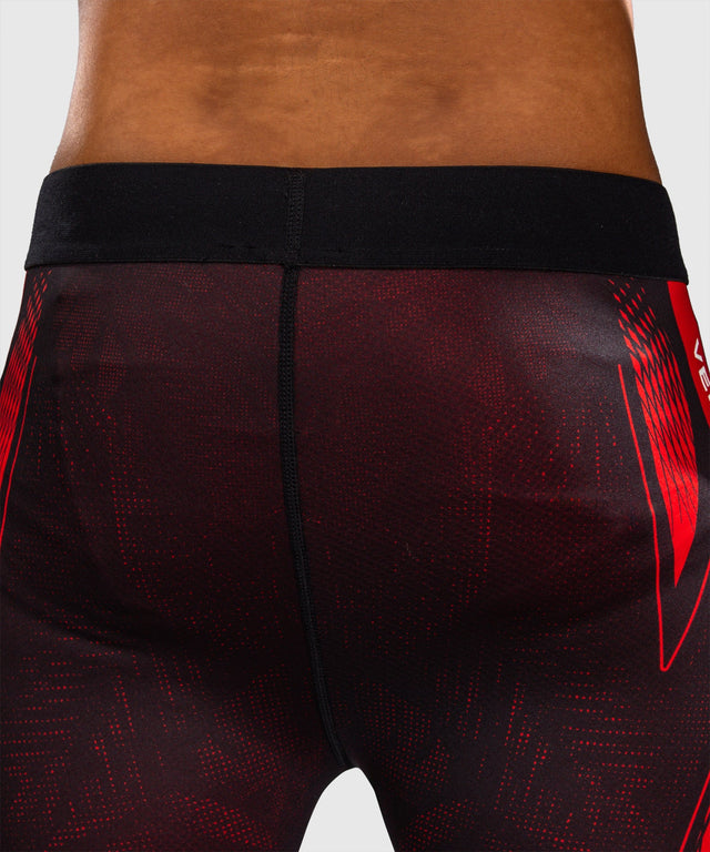 Pantaloncini a compressione Venum Amazonia Reborn – Nero/Rosso (VENUM-06451-100)