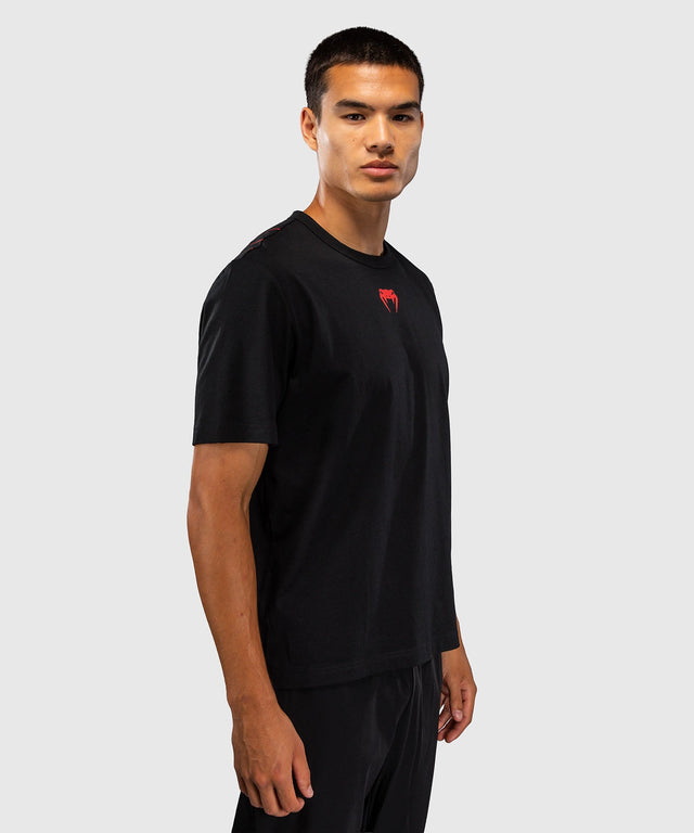 Camiseta Venum Amazonia Reborn – Negro/Rojo