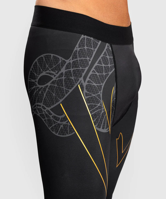 Pantaloni scurți de compresie Venum Serpenti – Negru