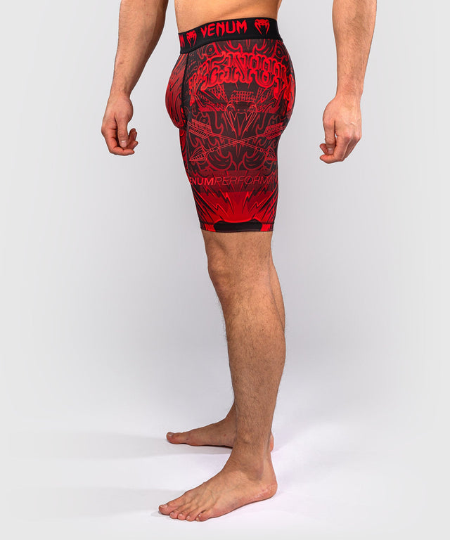 Pantaloncini a compressione Venum Wolf Atak – Nero/Rosso