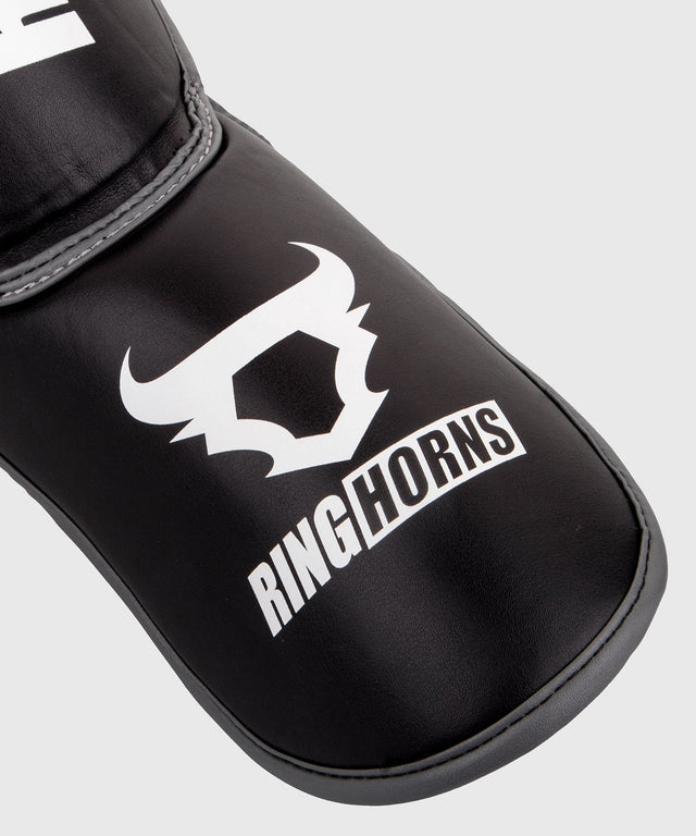 Tibiere Ringhorns Charger – Negru