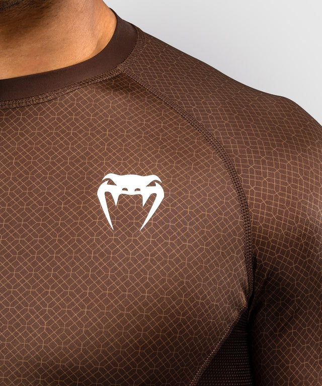 Rashguard Venum x Roger Gracie Academy Manga Corta – Marrón Oscuro