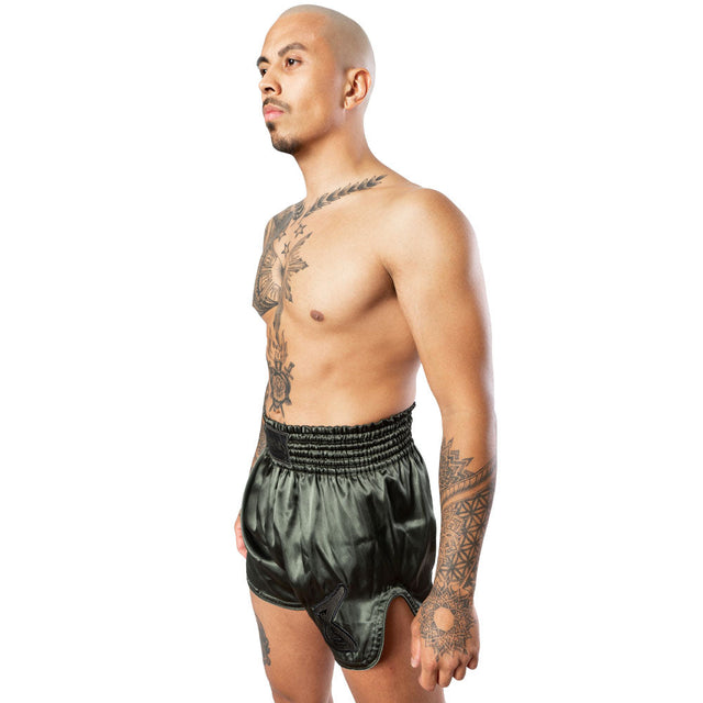 8 WEAPONS Muay Thai-shorts Strike – Olivgrön