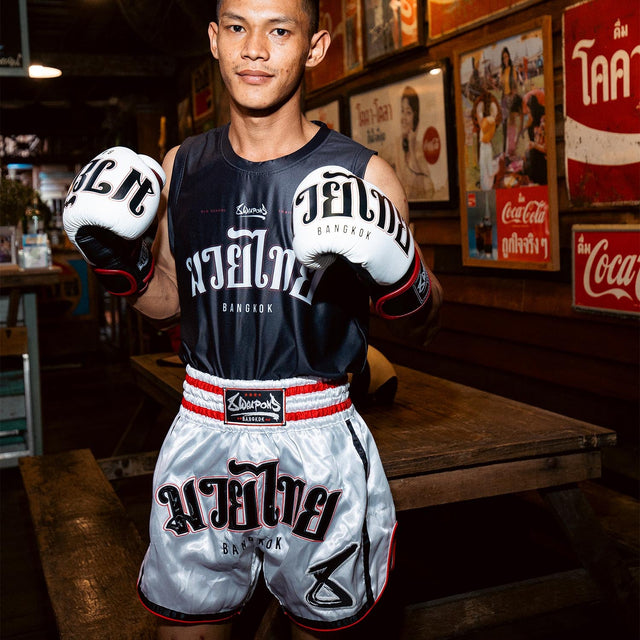 8 WEAPONS Muay Thai shorts Bangkok – Hvid/Sort