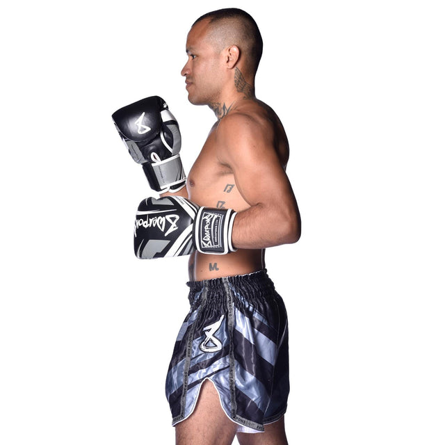 8 WEAPONS Muay Thai shorts Shift – Sort Mat