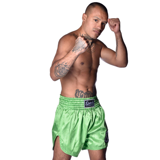 8 WEAPONS Muay Thai-shorts Strike – Grön