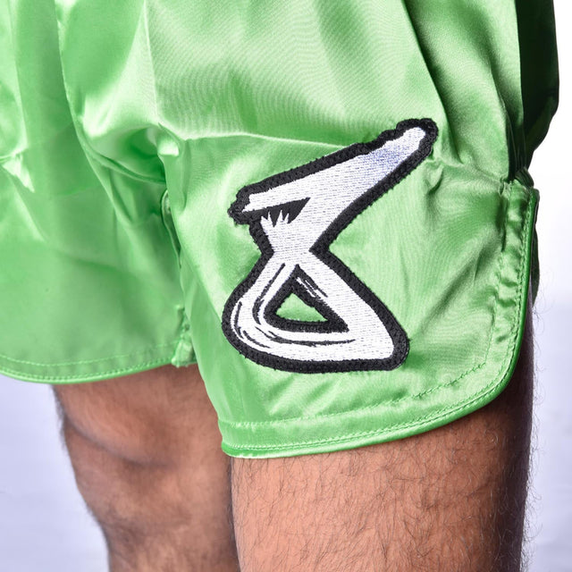8 WEAPONS Muay Thai-shorts Strike – Grön