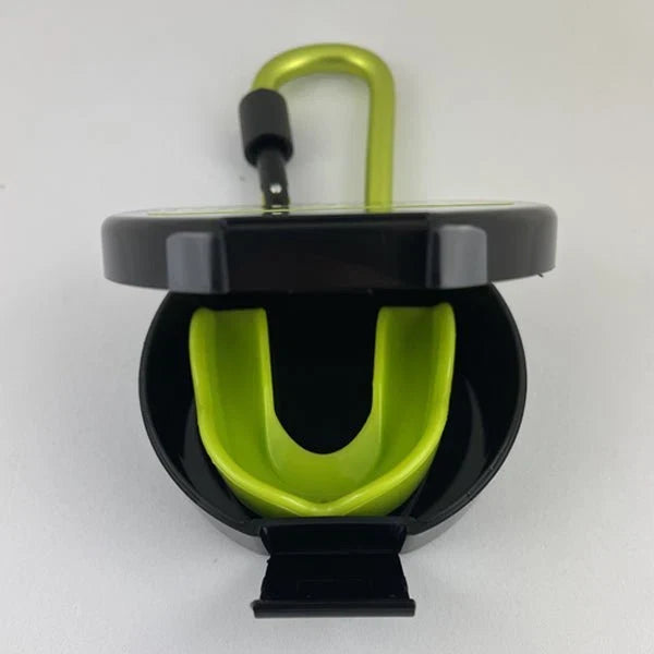 Étui à protège-dents Damage Control avec mousqueton – Noir/Vert
