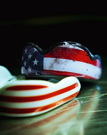 Ochraniacze na zęby Damage Control High Impact Series USA Flag – Czerwone/Białe/Niebieskie