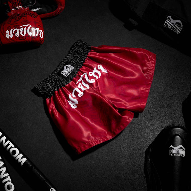 Spodenki Muay Thai Phantom Athletics Sak Yant – Czerwone