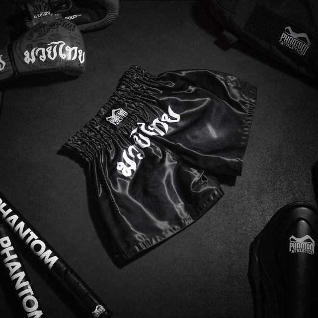 Calções de Muay Thai Phantom Athletics Sak Yant – Preto
