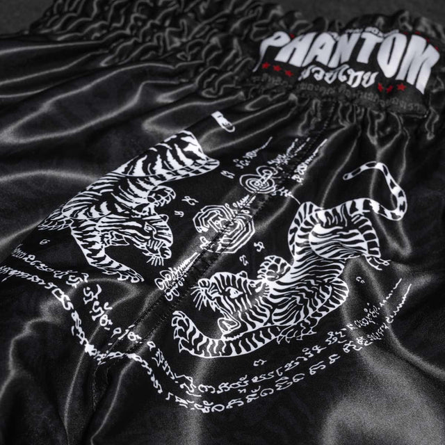 Calções de Muay Thai Phantom Athletics Sak Yant – Preto