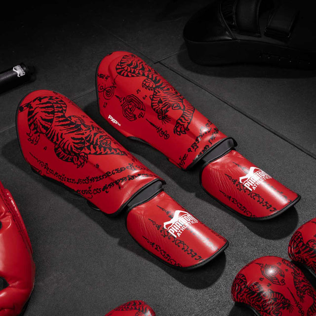 Espinilleras Phantom Athletics Muay Thai – Rojo