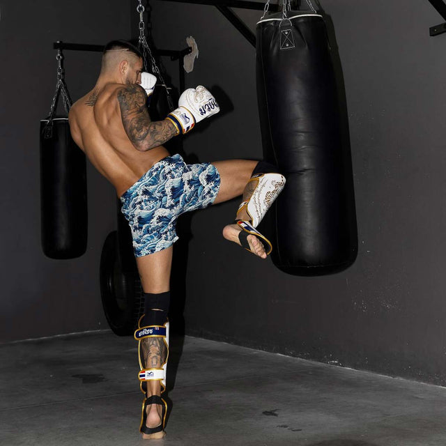 Paratibie Phantom Athletics Muay Thai – Bianco/Oro