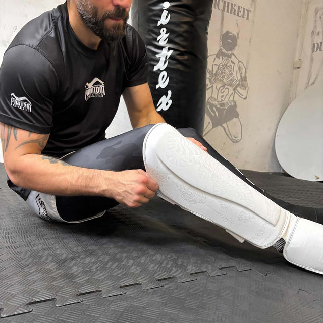 Espinilleras Phantom Athletics Muay Thai – Blanco Frost