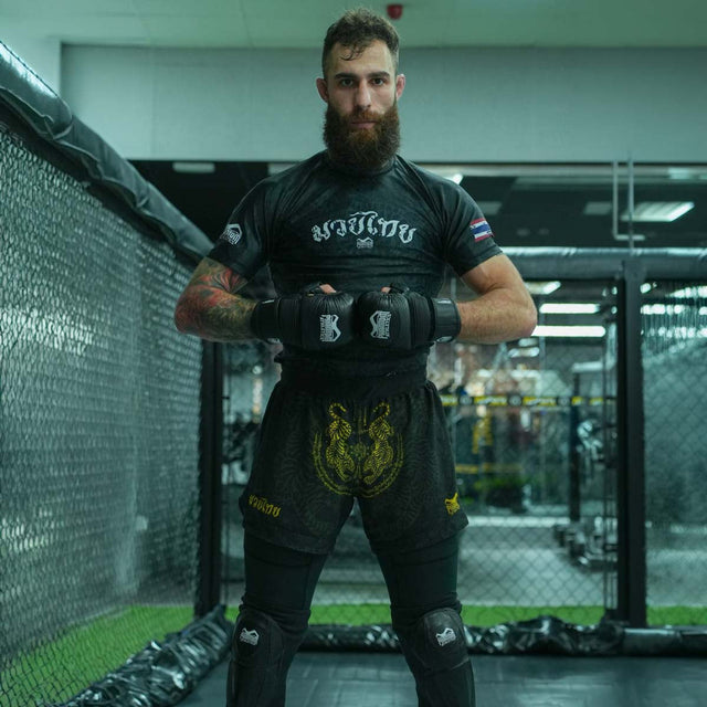 Pantaloncini Muay Thai Phantom Athletics Sak Yant – Nero/Oro