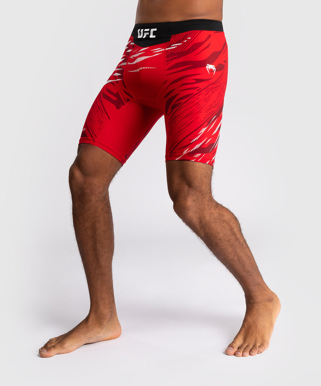 Venum UFC Vale Tudo Fight Night Fusion Shorts - Rojo