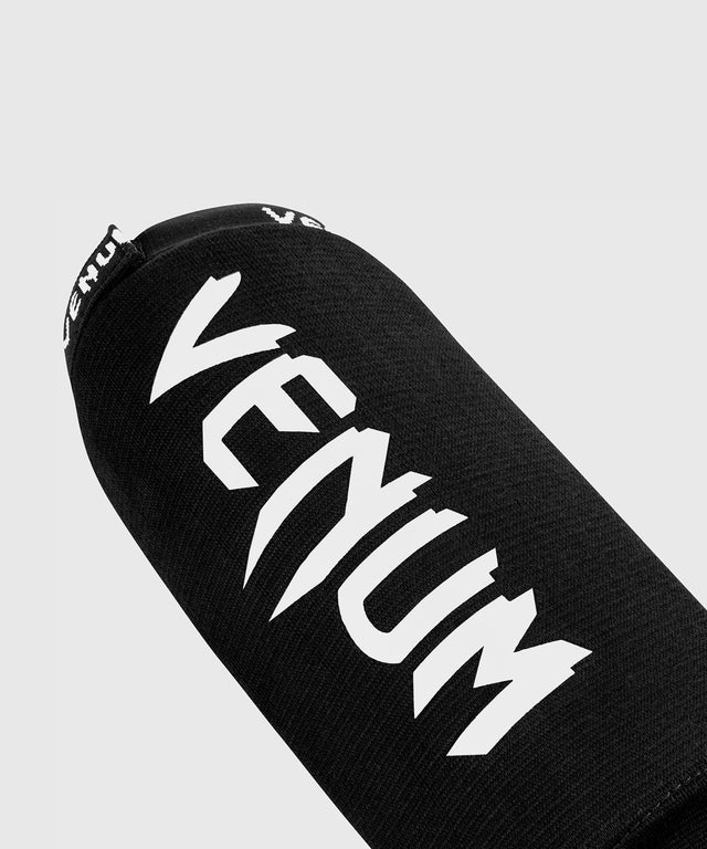 Caneleiras de kickboxing Venum Kontact sem pé – Preto/Branco