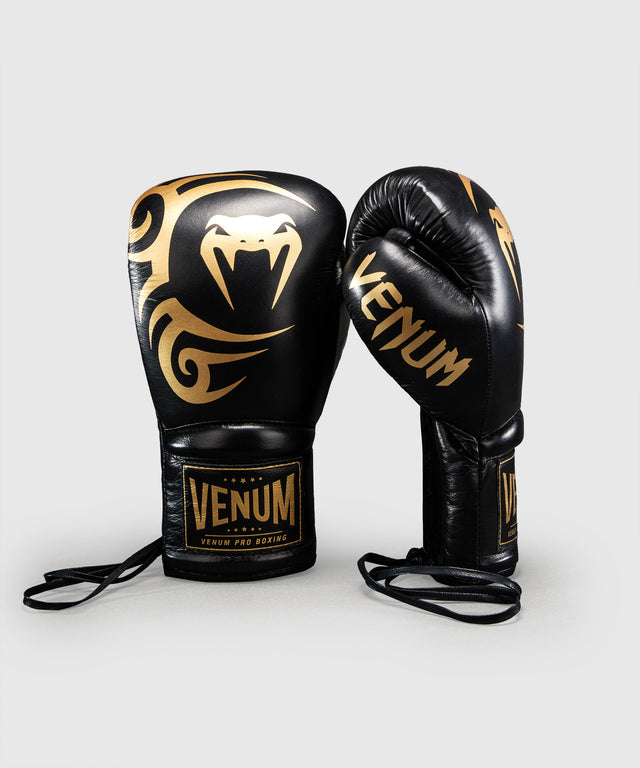 Gants de boxe Venum x Mike Tyson Giant 2.0 Pro à lacets – Noir/Or