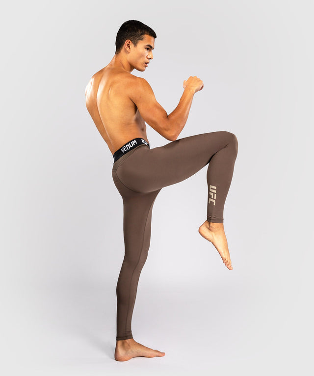 Pantaloncini a compressione Venum UFC Unity – Marrone