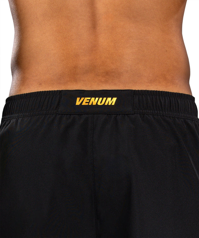 Pantaloni scurți de antrenament Venum G-Core – Negru/Aur