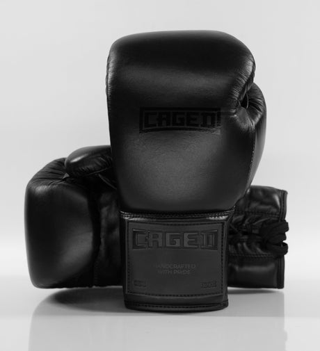 Guantoni da boxe Caged X Series con lacci – Nero/Nero