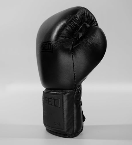 Guantoni da boxe Caged X Series con lacci – Nero/Nero